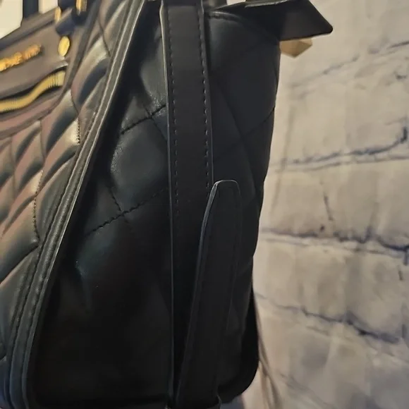 Michael KORS QUILTED Leather Satchel Like New - Picture 4 of 7